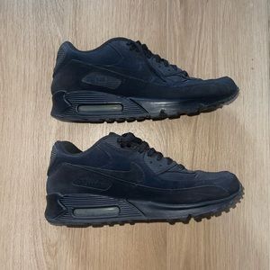Size 10.5 Nike Air Max Men’s Sneaker All Black